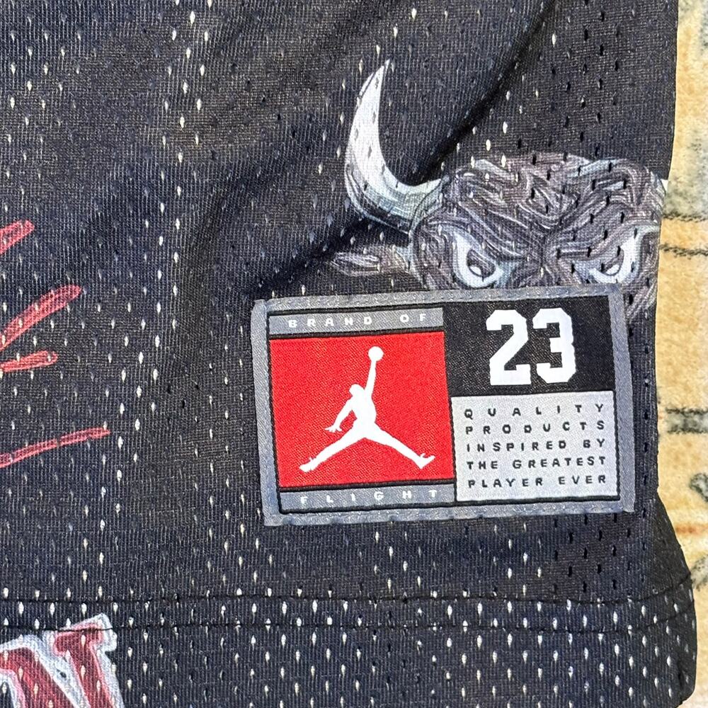 Jordan Basketball Embroidered Graphic Chicago Bulls Tank Top Gym Boys Large - Picture 3 of 11